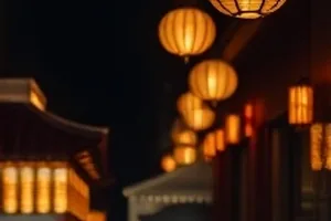 雨巷第七码封面：湿漉漉的青石巷与手写门牌特写